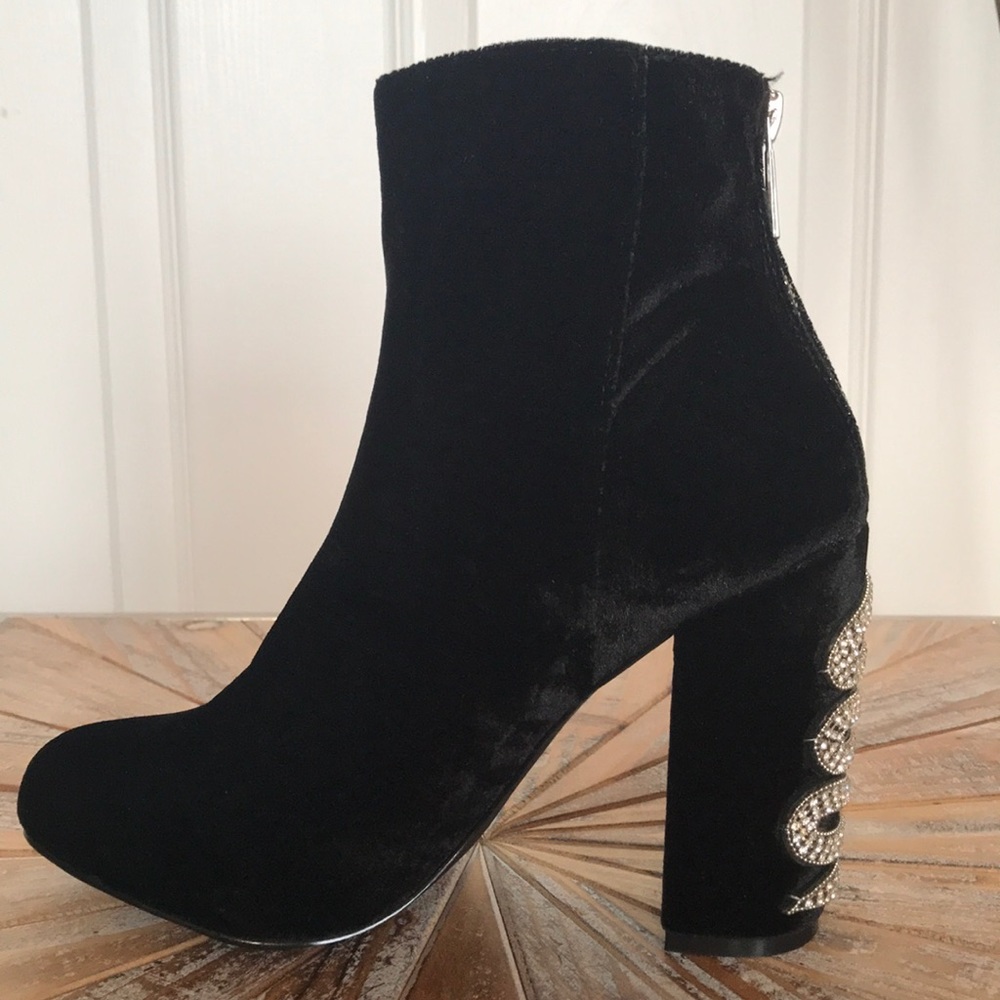NWT Shoe Dazzle Black Velvet Block Heel Booties - Picture 4 of 9